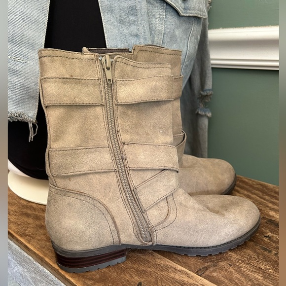 Ankle boot - Picture 2 of 2